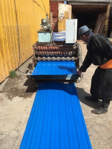 Forming roofing material from sections of those rolls.