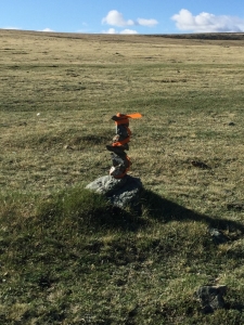 Flagging cairn