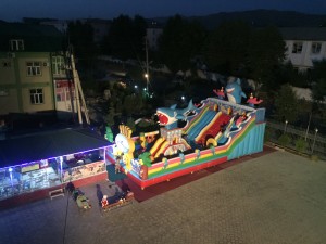 The bouncy castle in the carpark that got inflated about 1900