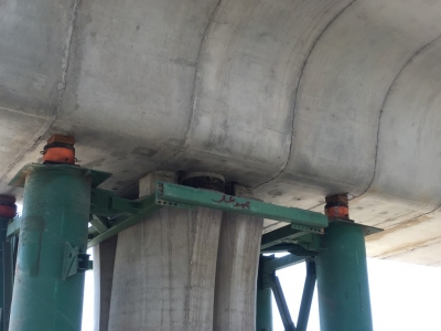 Good kiwi invention keeping this overpass safe from earthquakes