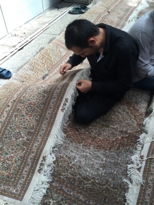 Finishing the edge of a carpet